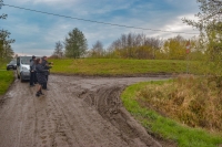 Mieszkańcy Stobca i Chełmka alarmują. Zniszczono im drogę do posesji.