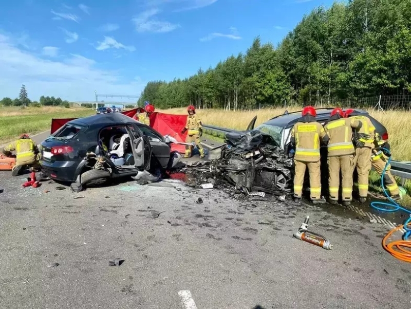 Tak tragicznego wypadku nie było w elbląskim od lat. Prokuratura wszczęła postępowanie po wypadku w którym zginęły 4 osoby.