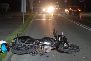 Policjanci pracowali na wypadku z udziałem motocyklisty