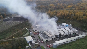 Pożar w Zakładzie Utylizacji Odpadów w Elblągu. Strażacy walczą z ogniem, nie ma poszkodowanych