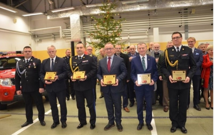 Nowy średni samochód ratowniczo – gaśniczy dla OSP Marynowy, motorowa łódź ratownicza typu RIB i wyposażenie dla KP PSP Nowy Dwór Gdański