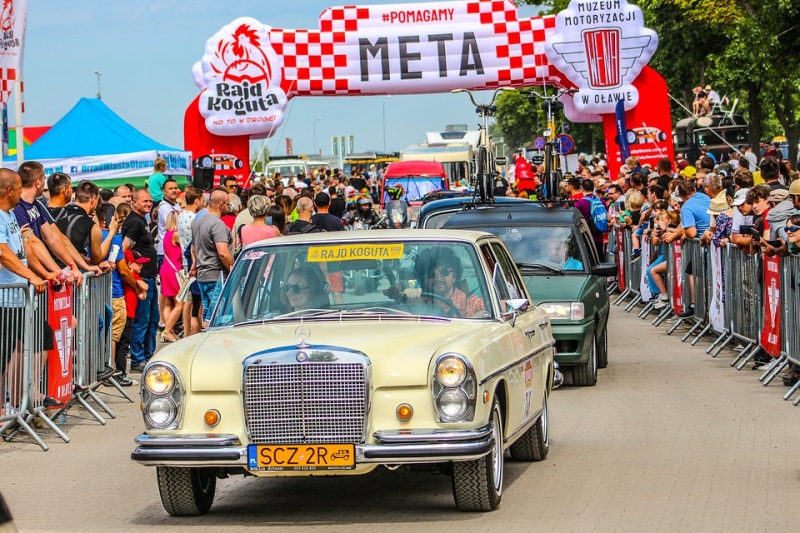 Ponad 2600 pojazdów w ramach Charytatywnego Rajdu Koguta dotrze do nadmorskiej Stegny.