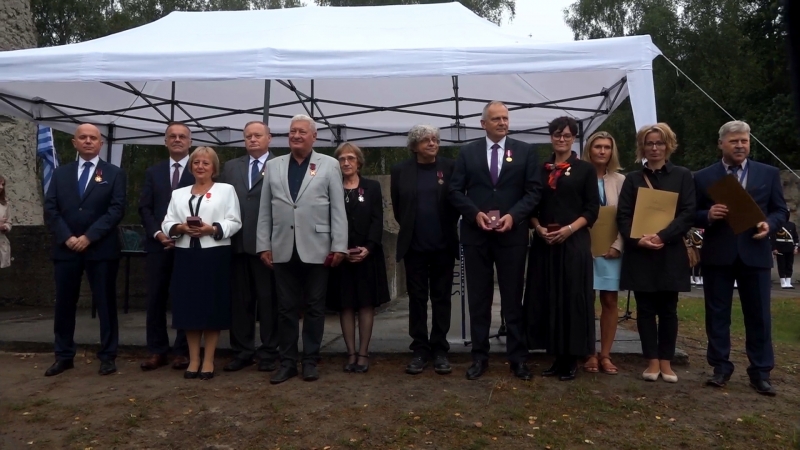 Jarosław Sellin, wręczył medale i odznaczenia. Pracownicy Muzeum Stutthof odznaczeni.