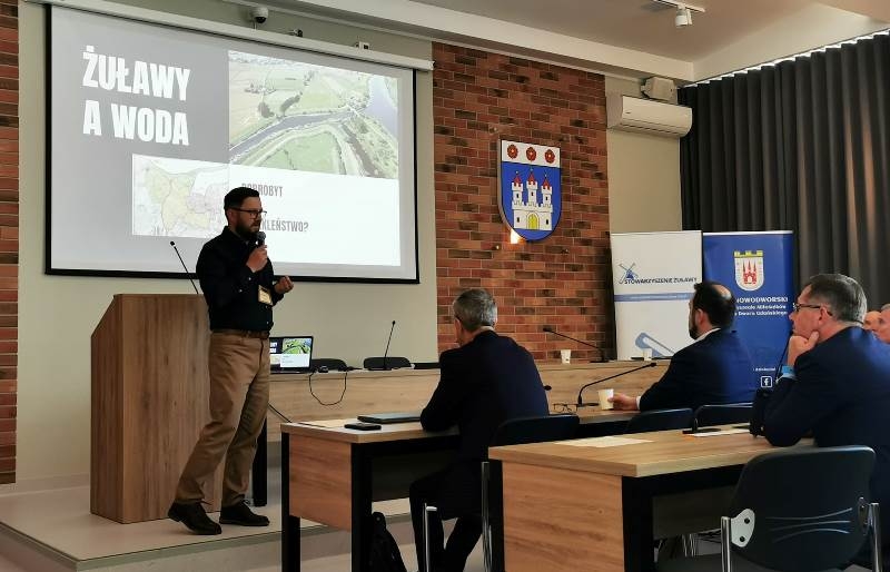 Nowy Dwór Gd. Konferencja pt. &quot;Czy grozi nam potop&quot; Refleksje nad przyszłością Żuław