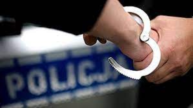 Zatrzymali 26-latka poszukiwanego trzema listami gończymi oraz 17 zarządzeniami prokuratorskimi. 