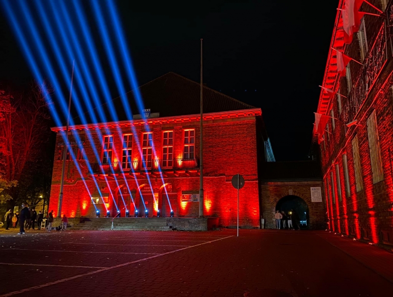 Iluminacja Żok-u w narodowych barwach na Święto Niepodległości.