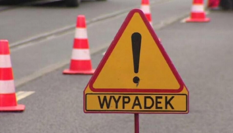 Wypadek w Żuławkach. Nie żyje 17-letni rowerzysta. Droga zablokowana.