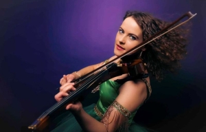 Niezapomniana Melodia Miłości" – Zaproszenie na Walentynkowy Koncert z Basią Kawą w Stegnie