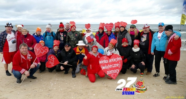 27 Finał. Morsy kwestowały dla WOŚP na plaży w Stegnie - 13.01.2019