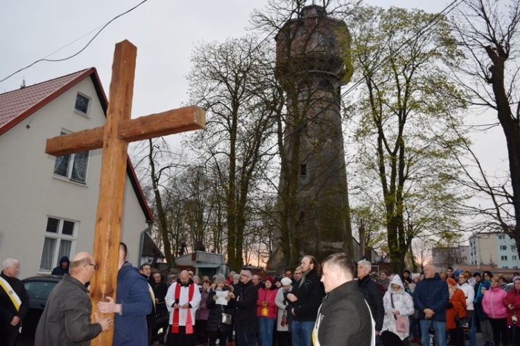 Nowy Dwór Gd. Droga krzyżowa ulicami miasta.