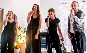 Koncert z cyklu "W kąciku przy szklanej" - Open Voice Greatest Hits