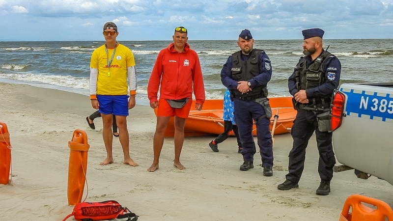 Woda to żywioł, który nie wybacza. Tragiczne dni na Mierzei. Policja apeluje.