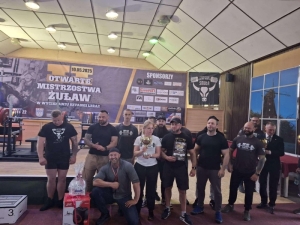 Policjanci z Nowego Dworu Gdańskiego na podium Mistrzostw Żuław w Wyciskaniu Sztangi Leżąc.