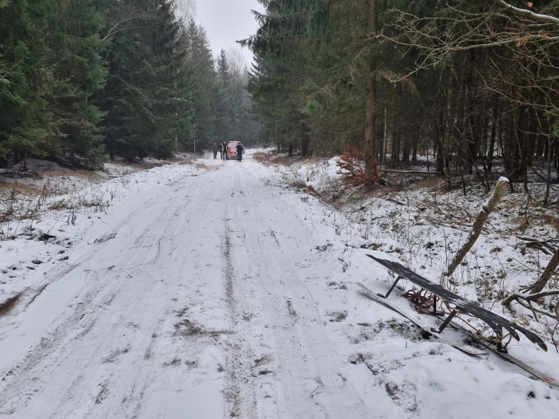 Wypadek podczas kuligu. 8-letni chłopiec doznał urazu. Stracił kciuk.