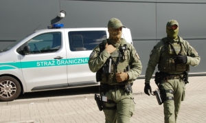 Agresywni pasażerowie na pokładzie samolotu ze Szkocji