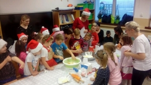 Ostaszewo. Mikołaj z wizytą u pierwszaków i 5-latków.