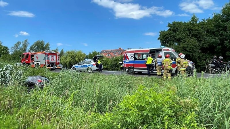 Tujsk. Auto w rowie. Utrudnienia w ruchu trwały około dwóch godzin.