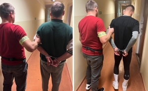 Podsumowanie weekendu na drogach. Policyjny pościg, nietrzeźwy kierujący, który spowodował kolizje oraz kierujący z zakazem prowadzenia pojazdów