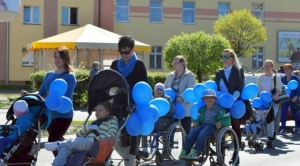 Nowy Dwór Gd. Kwiecień na niebiesko dla autyzmu.