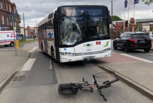 Malbork- Nietrzeźwy rowerzysta wjechał wprost pod autobus. Z obrażeniami ciała trafił do szpitala.