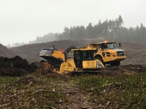 Przekop Mierzei Wiślanej. Rozpoczęły się prace. Na teren budowy wjechał ciężki sprzęt.