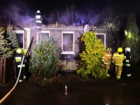 Dwie rodziny bez dachu nad głową po pożarze w Nowym Stawie.