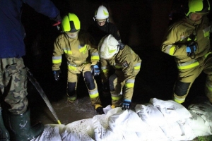 Cofka na Żuławach. Strażacy usuwali szkody.