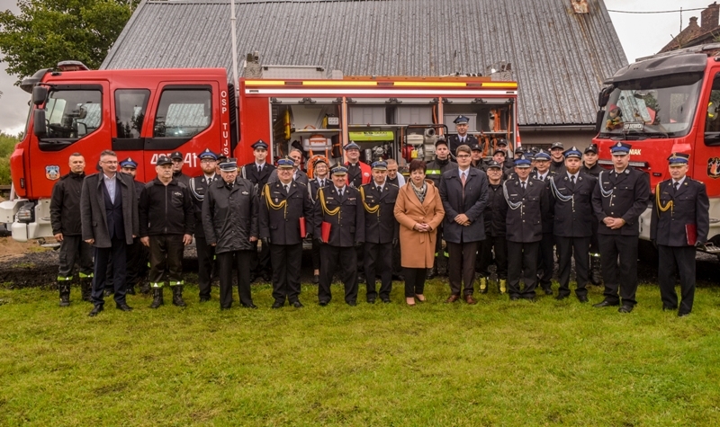 Uroczyste przekazanie  samochodu ratowniczo - gaśniczego dla OSP Tujsk