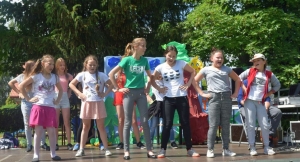 Zaproszenie na Gminny Dzień Dziecka w Drewnicy. Zaśpiewa Majka Jeżowska.