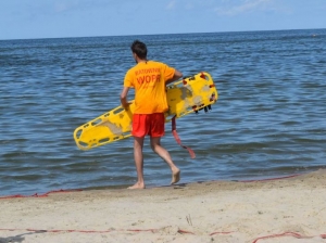 Krynica Morska. Uratował córkę. Sam zniknął pod falami. 45-latek nie żyje - 31.07.2017