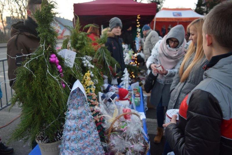 Wigilijne specjały, kolorowe stoiska. Świąteczny Jarmark w Stegnie – 15.12.2017