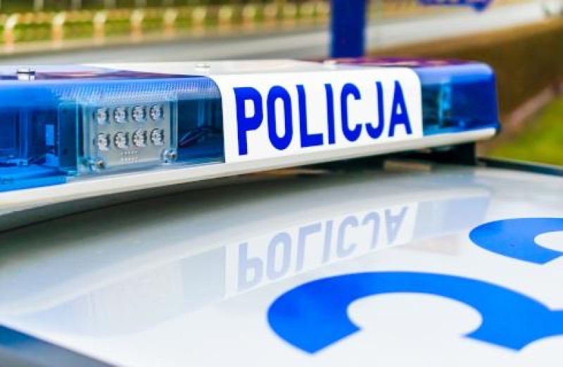 Był poszukiwany trzema listami gończymi, jechał pod wpływem środków odurzających i miał sądowy zakaz prowadzenia pojazdów