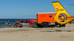 Trwa akcja ratunkowa na plaży w Jantarze.