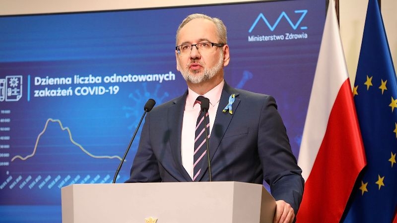 Minister zdrowia zapowiedział zniesienie obowiązku noszenia maseczek od 28 marca z jednym wyjątkiem. 