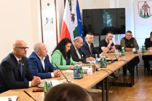 Służby przygotowują się do sezonu letniego – posiedzenie Powiatowego Zespołu Zarządzania Kryzysowego