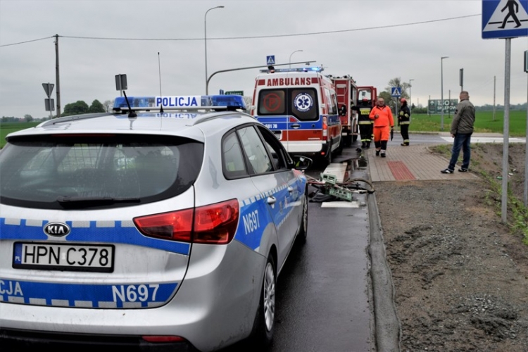 Kmiecin. Wyprzedzał i nie zauważył rowerzysty. Doszło do potrącenia - 17.05.2019