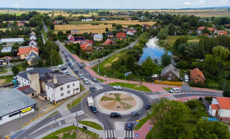 Nowe rondo Jantarowa-Kanałowa-Morska w Nowym Dworze Gdańskim. Bezpieczniej dla pieszych, rowerzystów i kierowców