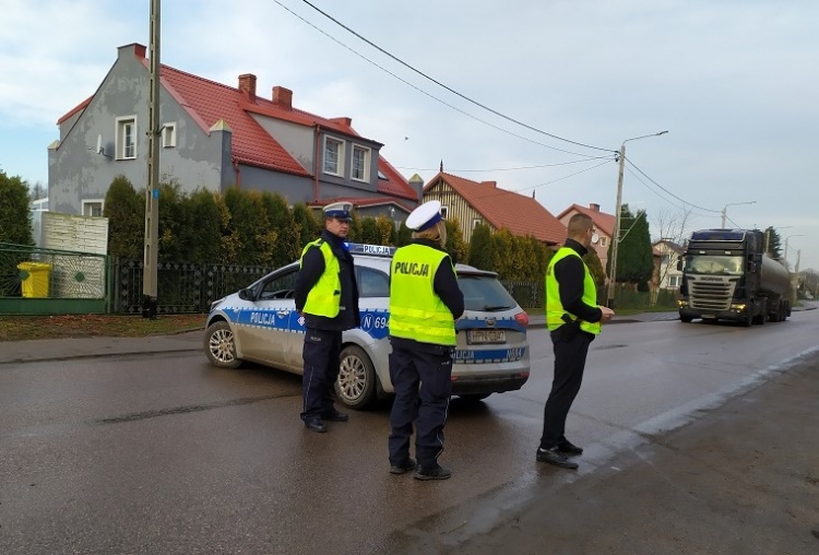 Ostaszewo. Ewakuacja w urzędzie i podejrzana paczka. Ćwiczenia &quot;Urząd 2019&quot;