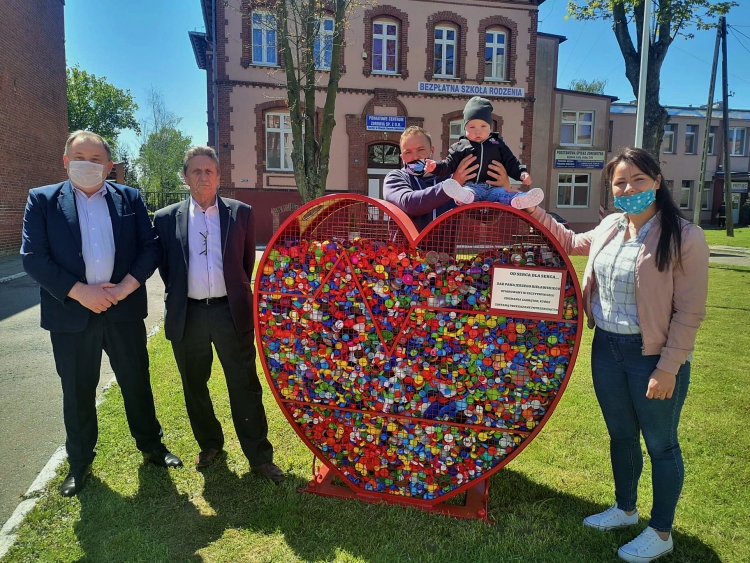 Wrzuć plastikowe nakrętki do metalowego serca. Akcja nowodworskiego szpitala.