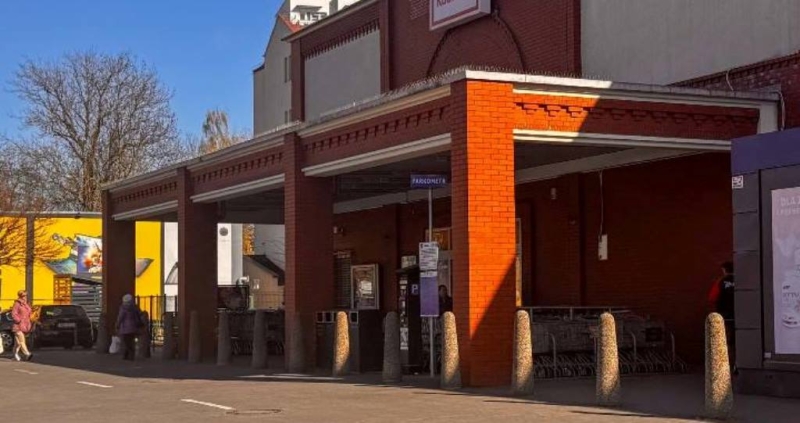 Malbork. Zmarł pod sklepem. Nikt nie zareagował i nie pomógł mężczyźnie.