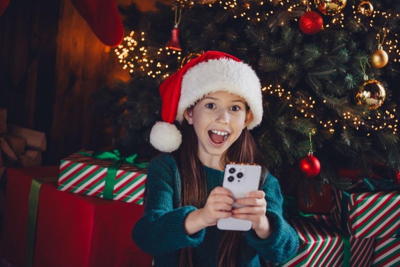 Telefon na kartę dla dziecka w prezencie – sprawdź najlepsze propozycje na święta!