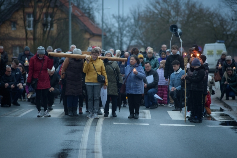 Procesja Drogi Krzyżowej przeszła ulicami Stegny.