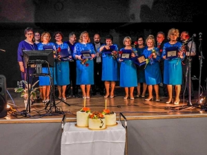 Stegna. Jubileusz 10 lecia zespołu "Fale" i spotkanie z okazji Dnia Seniora.