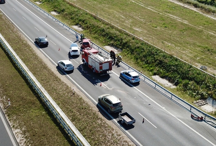 Wypadek na S7. Zderzenie dwóch aut. Ruch jednym pasem