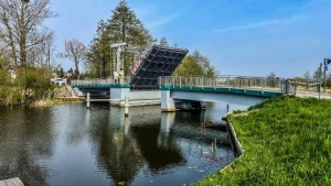 Powiat Nowodworski. Utrudnienia w ruchu wodnym. Awaria mostu w Tujsku przez wandali.