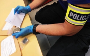 Kryminalni zatrzymali dwie osoby za posiadanie narkotyków