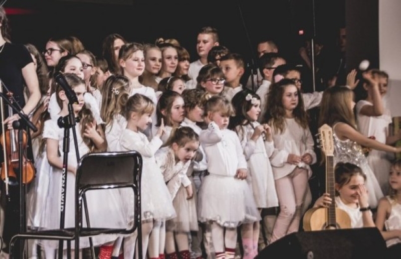 Stegna. Gminny Ośrodek Kultury zaprasza na &quot; Koncert Dzieci Rodzicom&quot;.