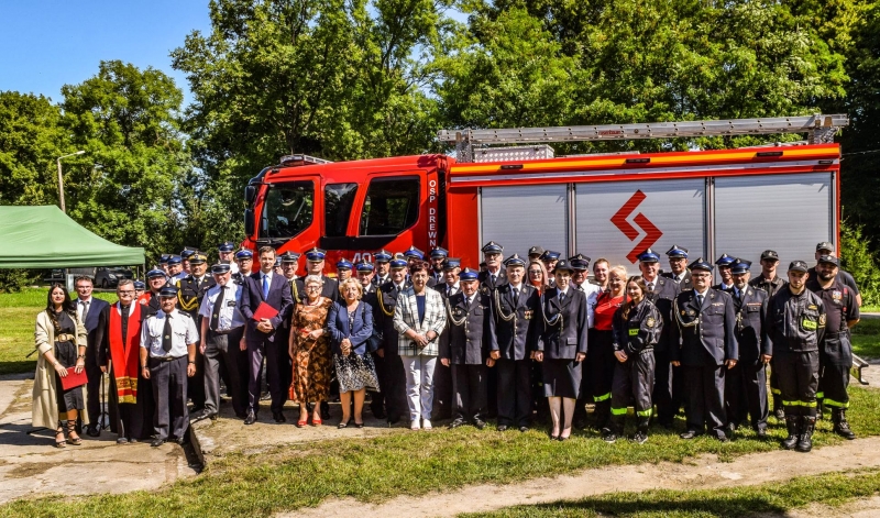 Nowy wóz dla strażaków z Drewnicy. Druhowie odebrali pojazd gaśniczy.