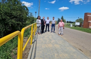 Powiat Nowodworski zakończył inwestycję budowy chodnika w Marzęcinie