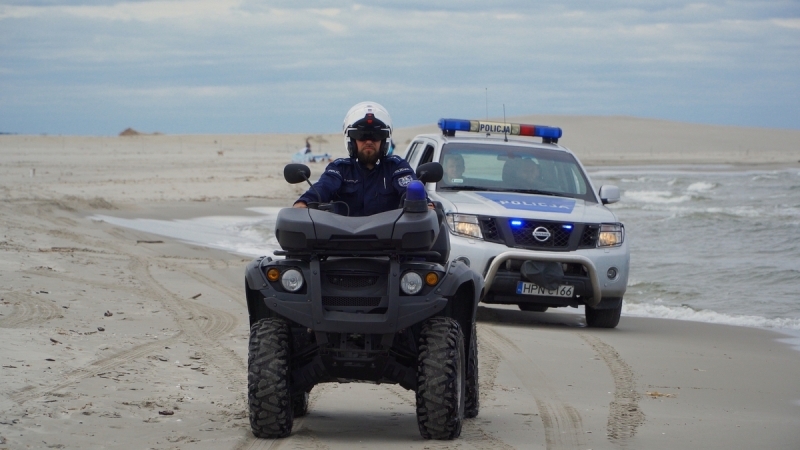 Nowodworscy policjanci każdego dnia dbają o nasze bezpieczeństwo w czasie wakacji.